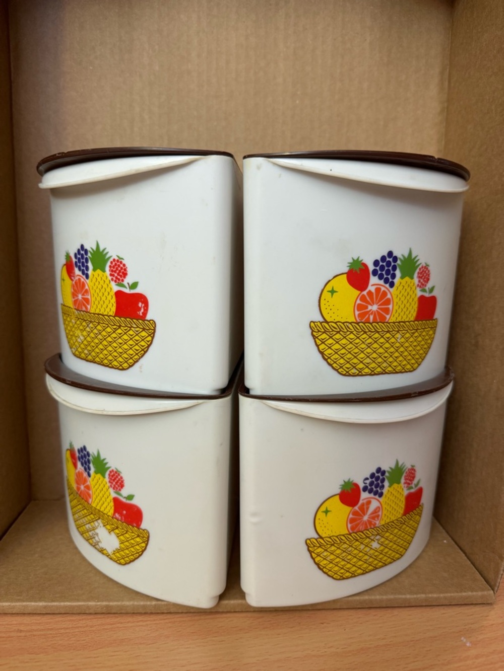 4 plastic triangular shaped containers, fruit bowl design. Some color coming off - Picture 2 of 3